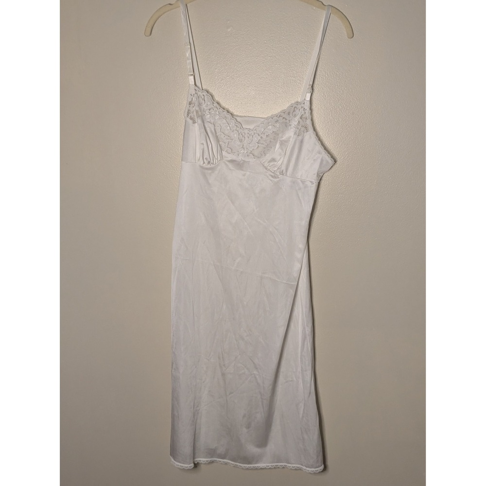 Vassarette Vintage White Lace Trim Full Slip Dress Nylon Style 10-105 Size 36 24